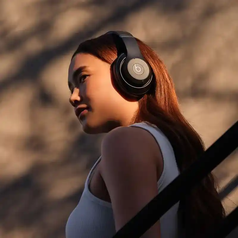 Apple Casque sans fil Beats Studio Pro - jusqu'à 40 heures d'autonomie - Bluetooth 5.3 - réduction de bruit active - Noir